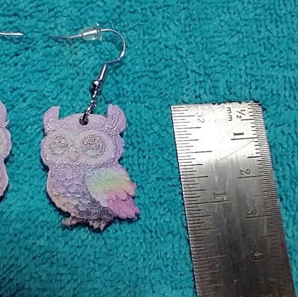 Cute colorful owl wire dangle earrings purple green yellow pink - Picture 2 of 3